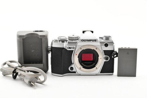 047 scatti fotocamera - [16.047,